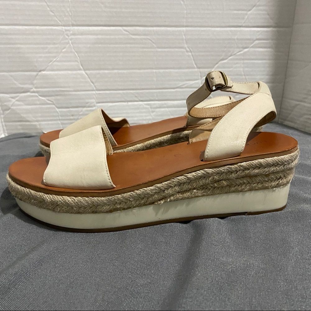 Lucky Brand Beige Platform Sandals 10